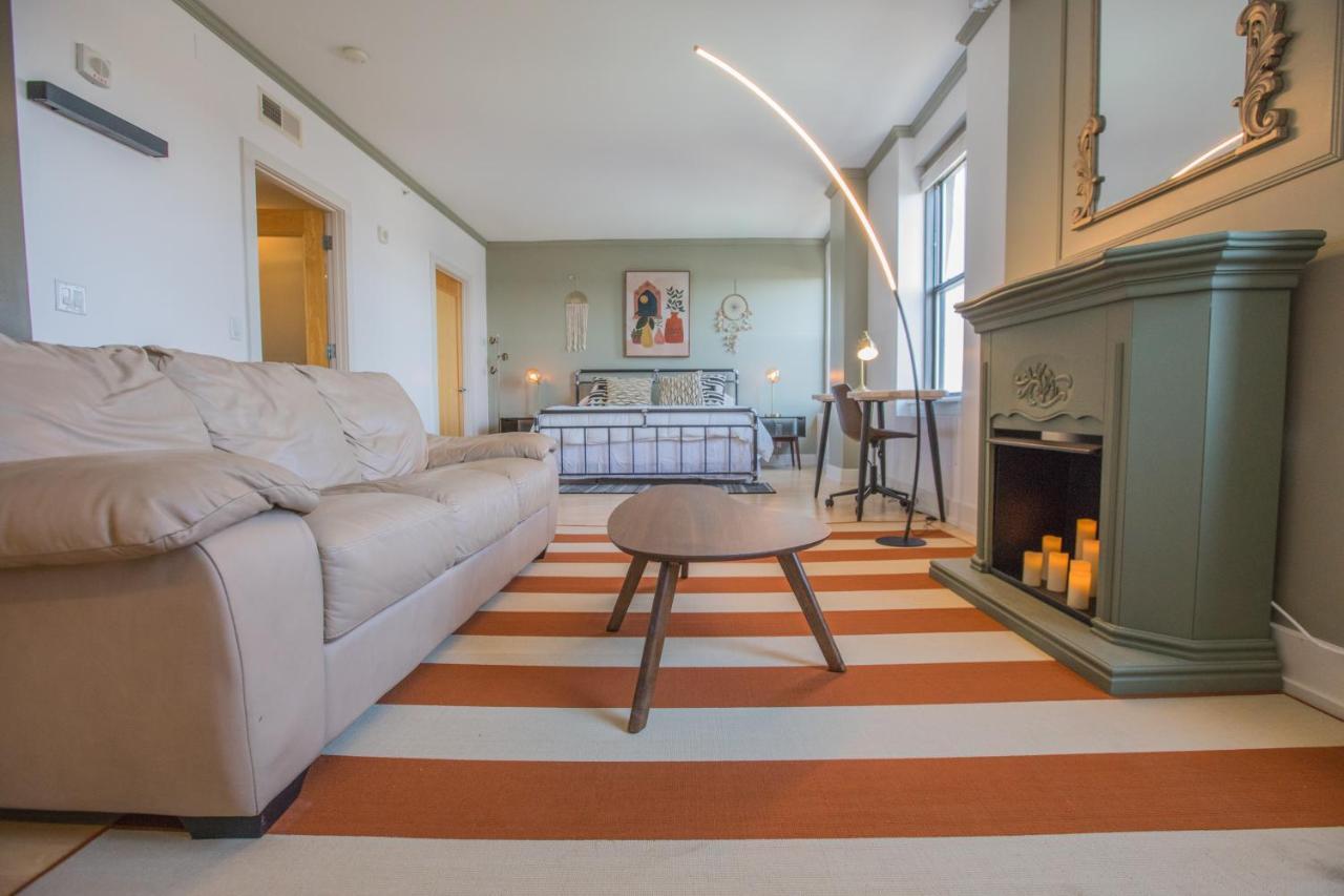 Designer Downtown Condo Suite - Splendid View Des Moines Extérieur photo