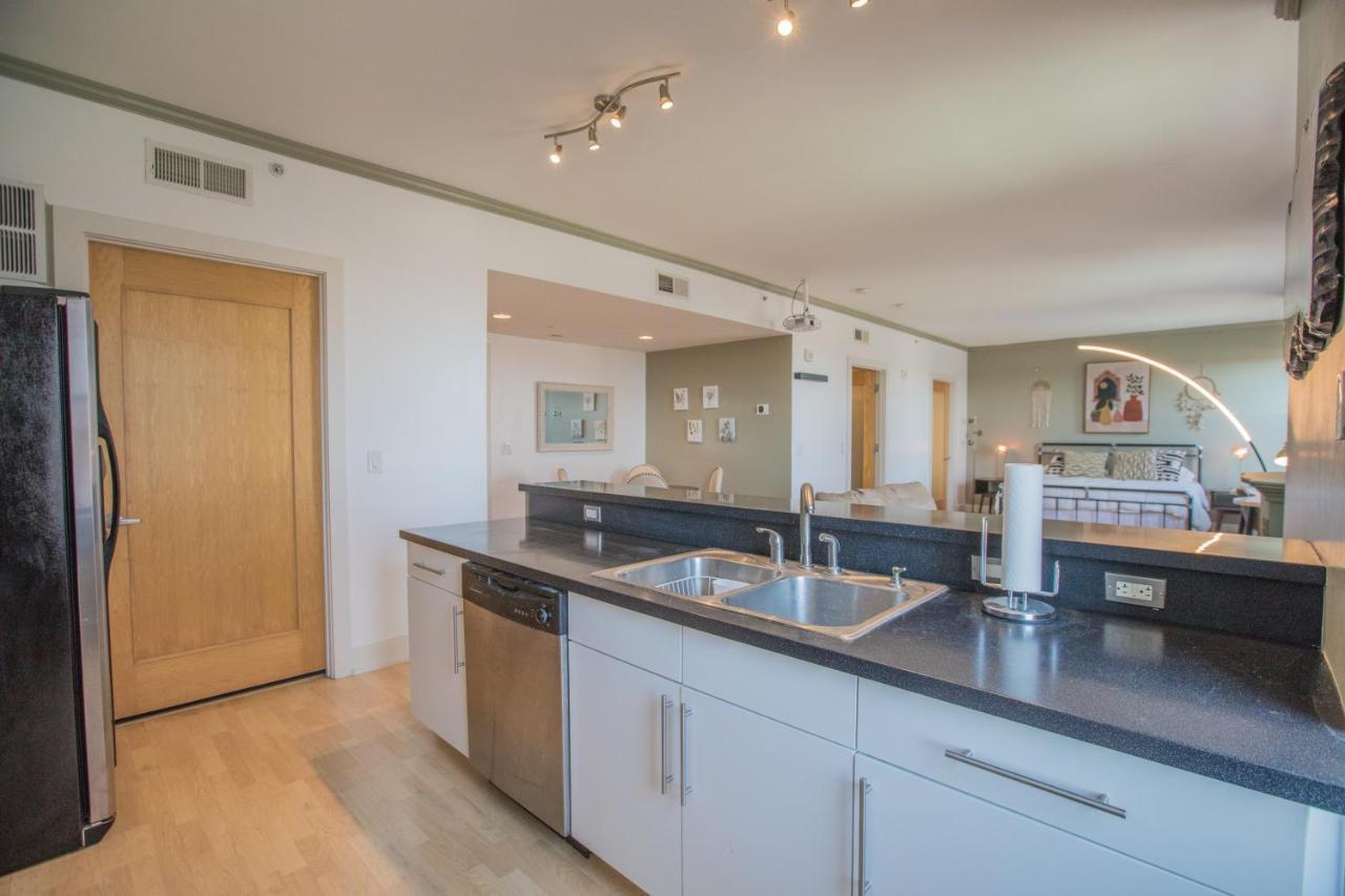 Designer Downtown Condo Suite - Splendid View Des Moines Extérieur photo